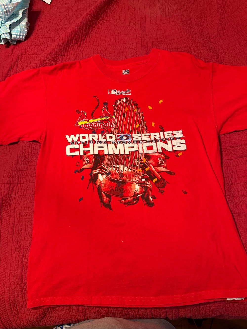 Lee Red "World Series Champions" Graphic Tee - Cardinals